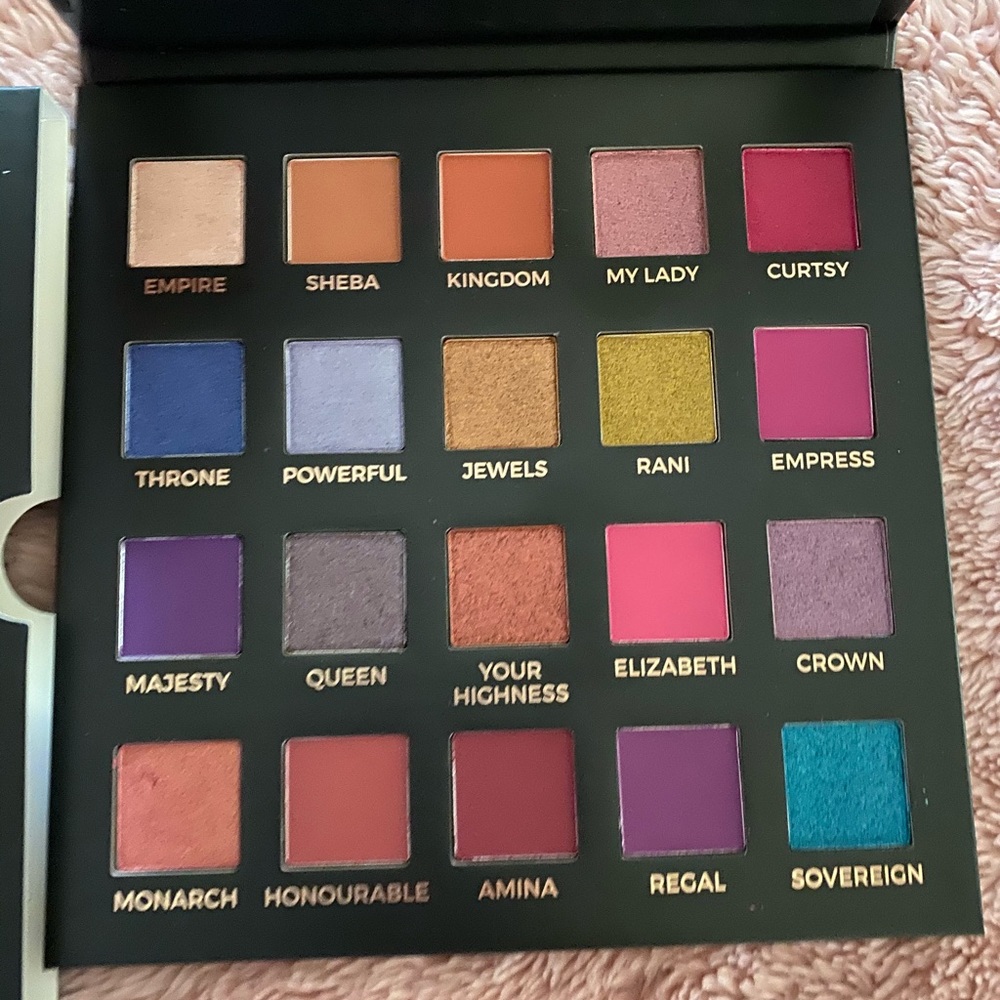 Eloise Beauty| The Queen Eyeshadow Palette